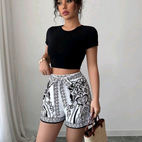 Women's Casual Vacation Elastic Band Retro Print Shorts - Picture 3 of 4